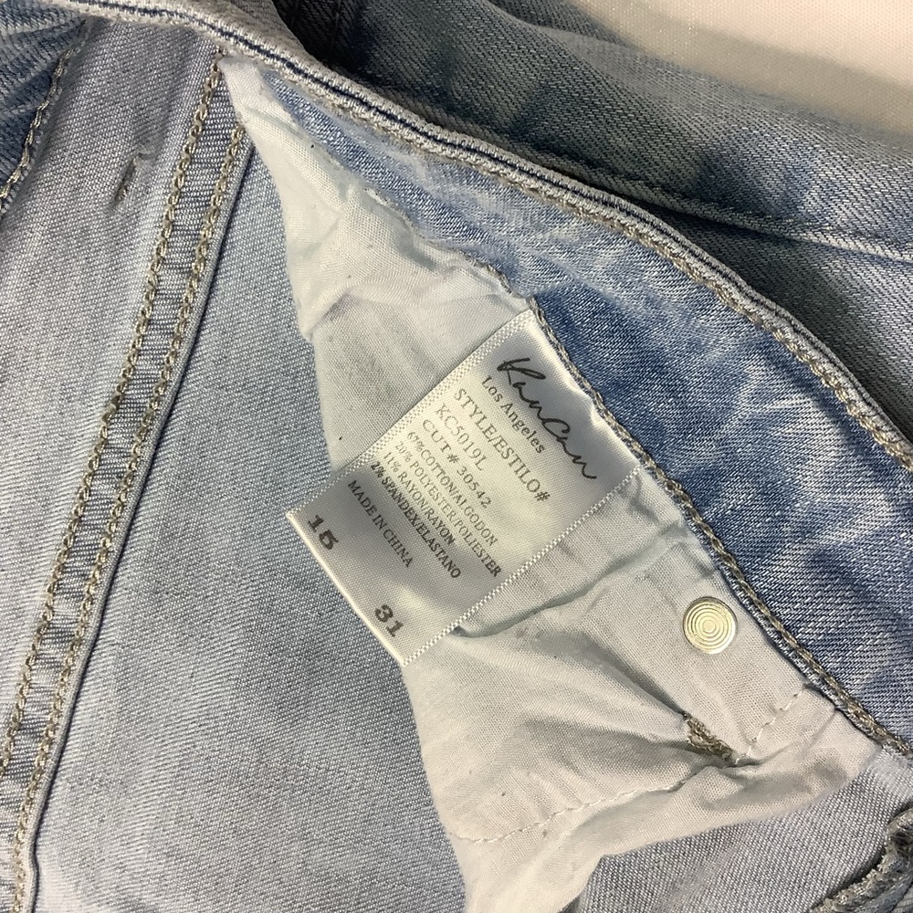 KanCan Distressed Light Wash Raw Hem Crop Jeans Size 15 / 31 - Picture 6 of 9